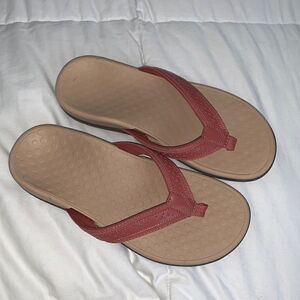 Nwot vionic Casandra Terra Cotta